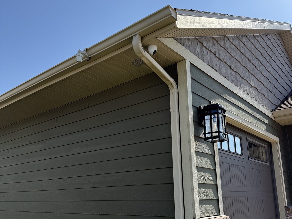 Camera mounted on a garage corner under the gutter in Sioux Falls, SD